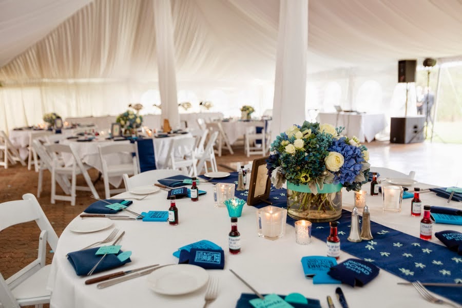 una boda de color azul