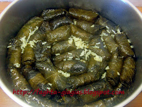 Τα φαγητά της γιαγιάς - Ντολμαδάκια γιαλαντζί με αμπελόφυλλα Τα φαγητά της γιαγιάς - Ντολμαδάκια γιαλαντζί με αμπελόφυλλα