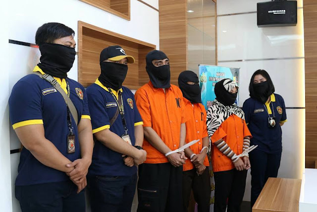 Masyarakat Dituntun Lebih Waspada Sindikat SARACEN Penyebar Isu Sara dan Provokatif Ini Memiliki Ribuan Akun Masyarakat Dituntun Lebih Waspada Sindikat SARACEN Penyebar Isu Sara dan Provokatif Ini Memiliki Ribuan Akun