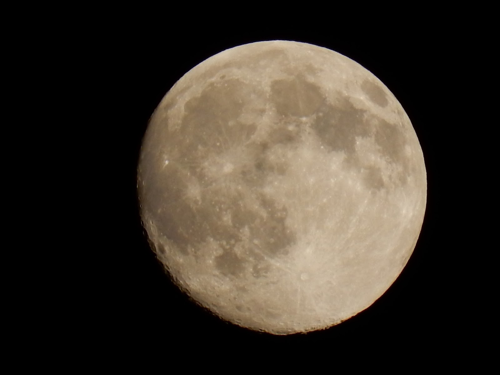 Луна была красивая. Луна вблизи. Луна сегодня. Луна сегодня красивая. Луна 2022.