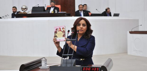 Parlamento de Turquía conmemora feministas armenias