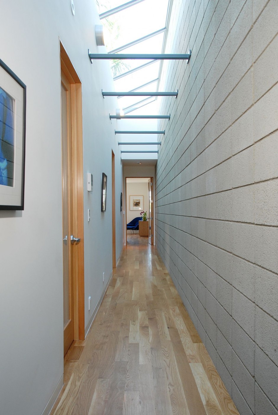 панели в прихожей из ламината. мдф панели в прихожей. мдф панели для стен коридора. деревянные панели в прихожей. стеновые панели для прихожей.