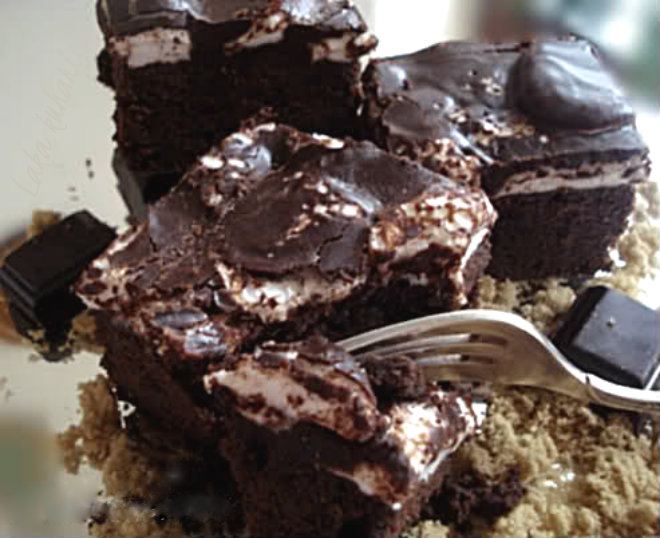 Mississippi mud cake by Laka kuharica: rich, dark, decadent chocolate dessert.