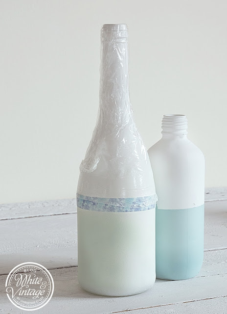 Vasen aus Flaschen mit Kreidefarbe verschönern