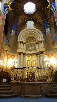 金光閃閃奢華的祭壇