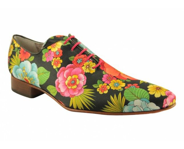 Chiêm ngưỡng vài kiểu giày nam in hoa tiết hoa lá chào hè