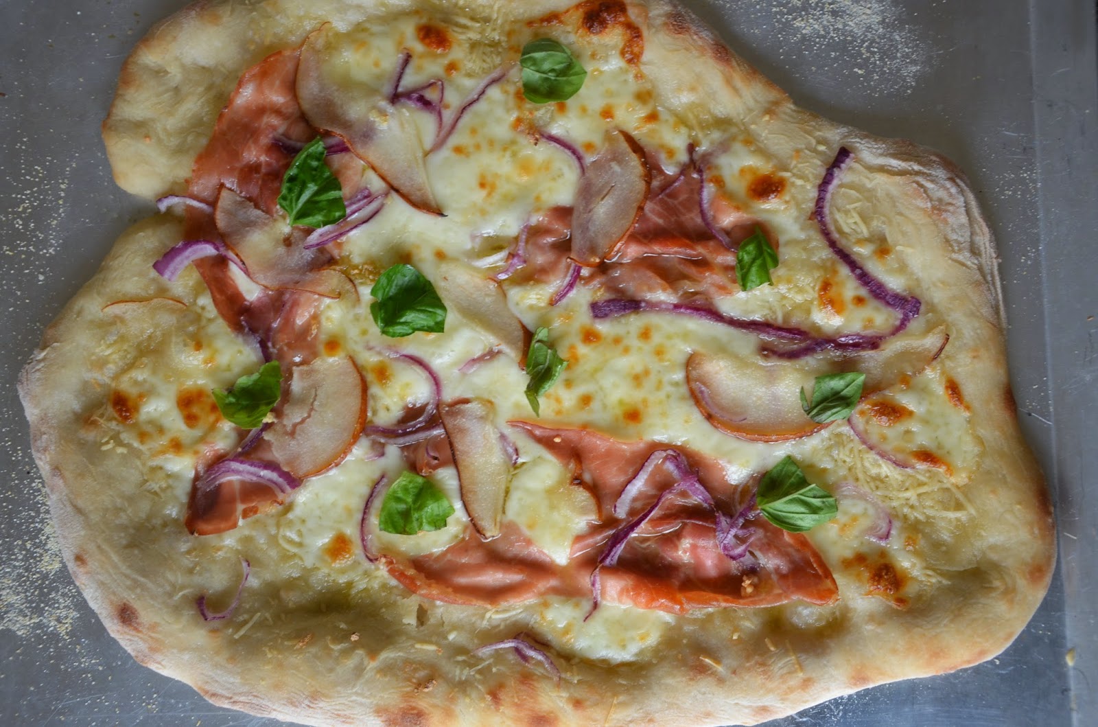 Johnny and Ashley pizza pera