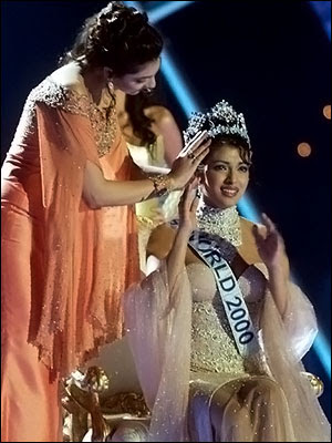 Priyanka Chopra - 5 Wanita Cantik India Yang Pernah Menjadi Miss World