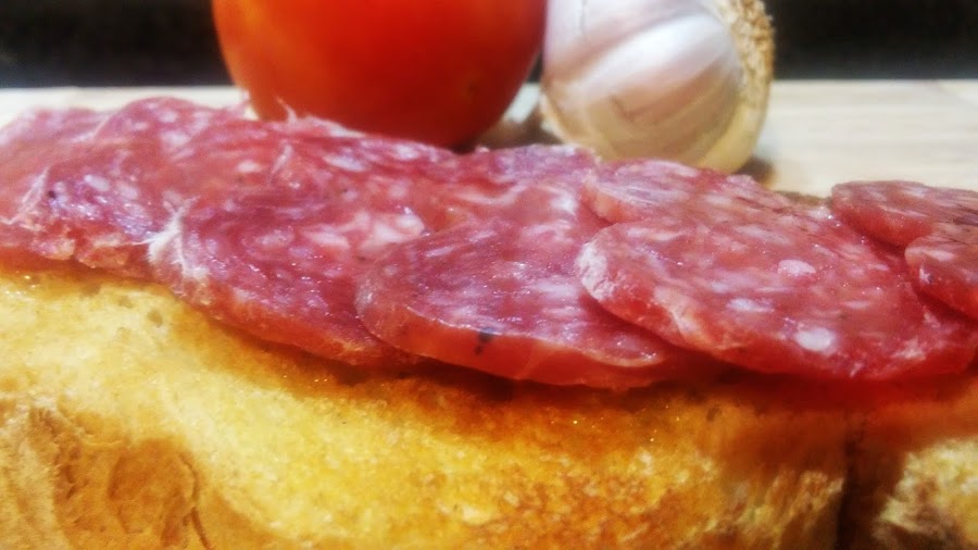 Tostada con longaniza