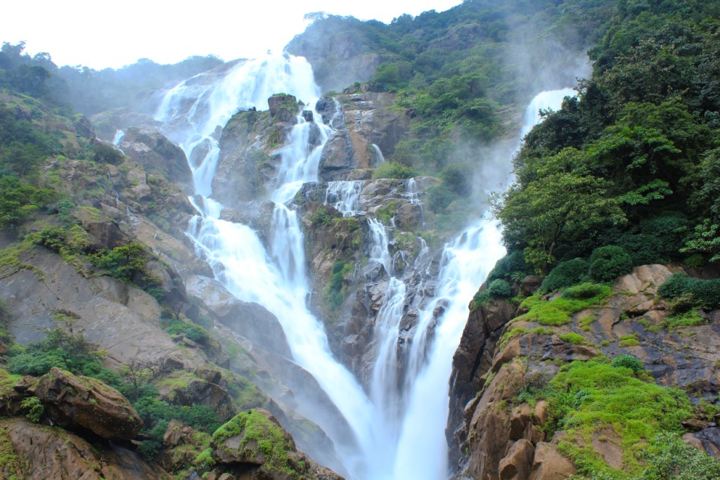 Водопад дудхсагар индия