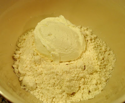 beer biscuits with cheese and powder