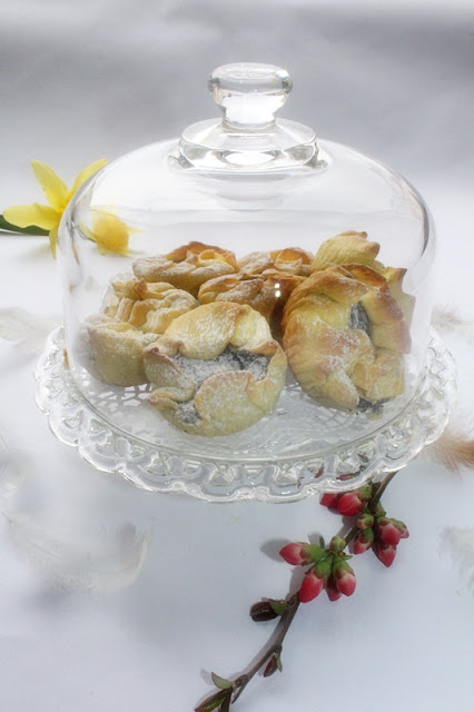 Pufosenii cu mac si nuca