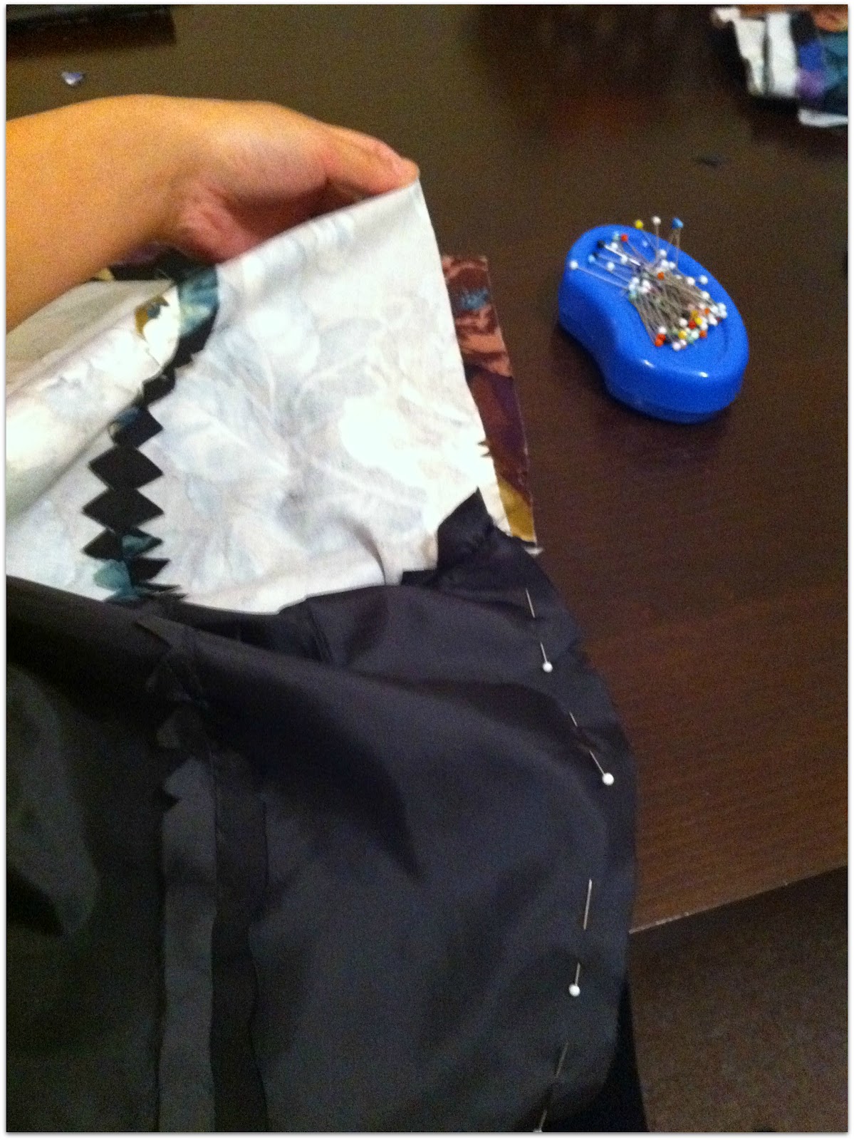 'Bagging' Tutorial How to sew lining in sleeveless dress bodice. Sew