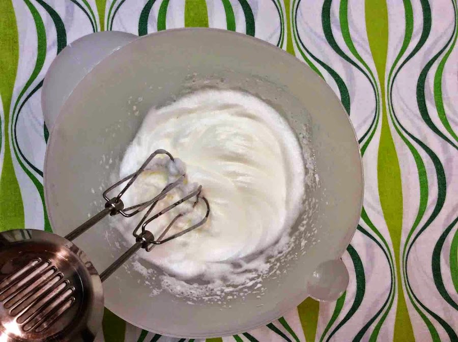 Claras montadas con azúcar