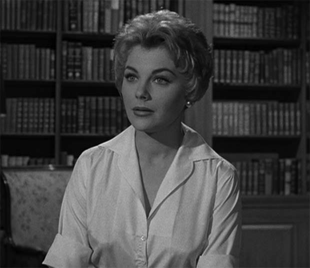 Ronin&rsquo;s Fortress: Joanna Moore