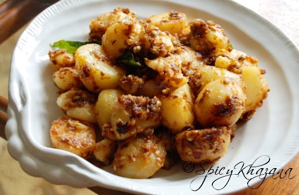 Khazana of my favorite recipes..: Jeera Aloo - Cumin roasted potatoes