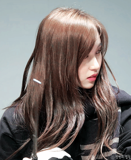 팬싸인회에서 유치원때 명찰보고 빵터지는 미나리 | 인스티즈