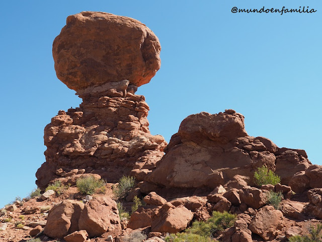 Balanced Rock (Arches national Park)