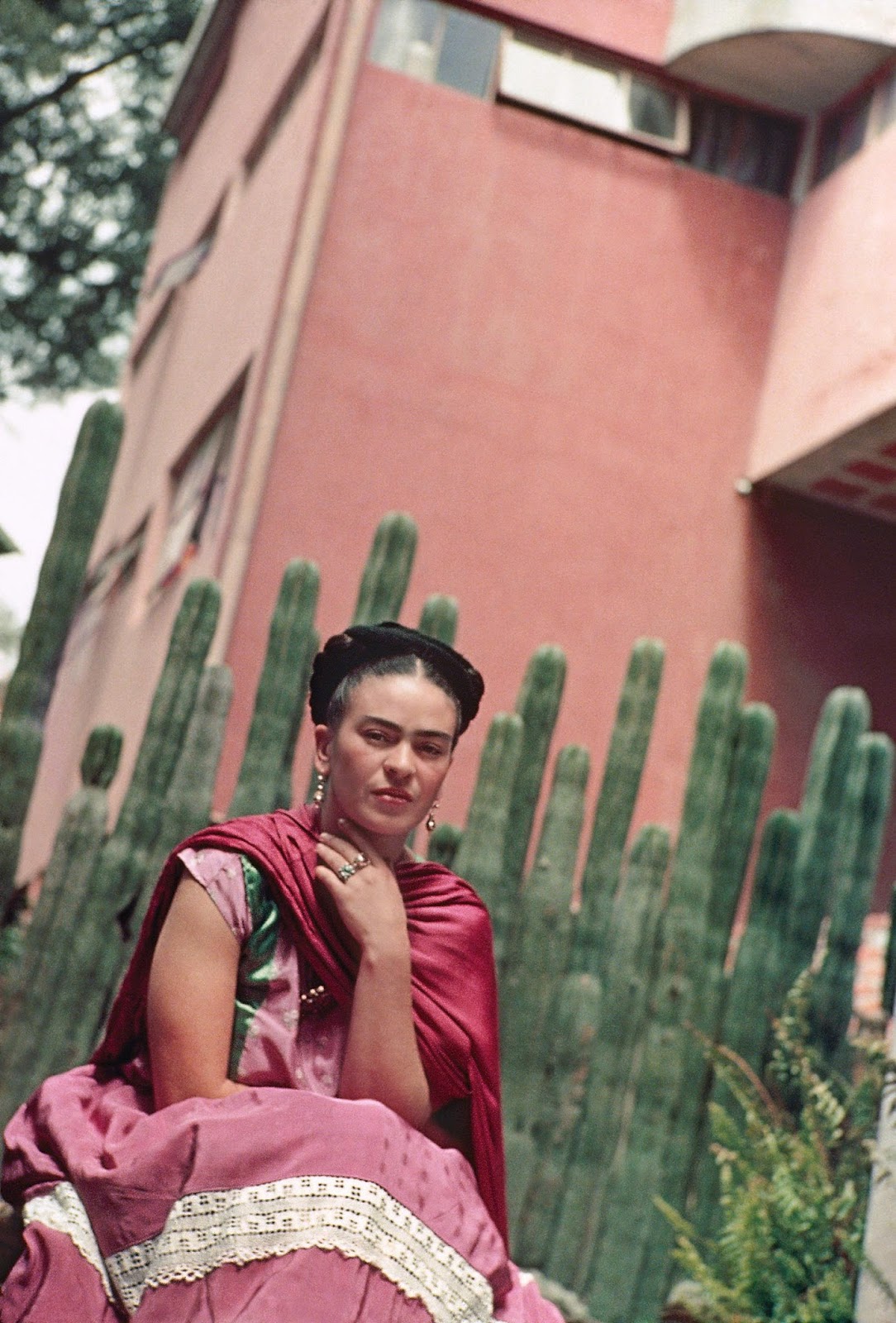 23 Beautiful Color Photos of Frida Kahlo From Between the 1930s and