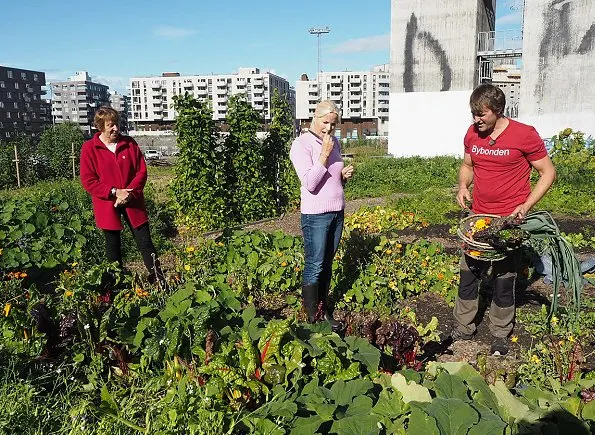 Crown Princess Mette Marit visited the City Farmer (Bybonden) at Losæter in Bjørvika