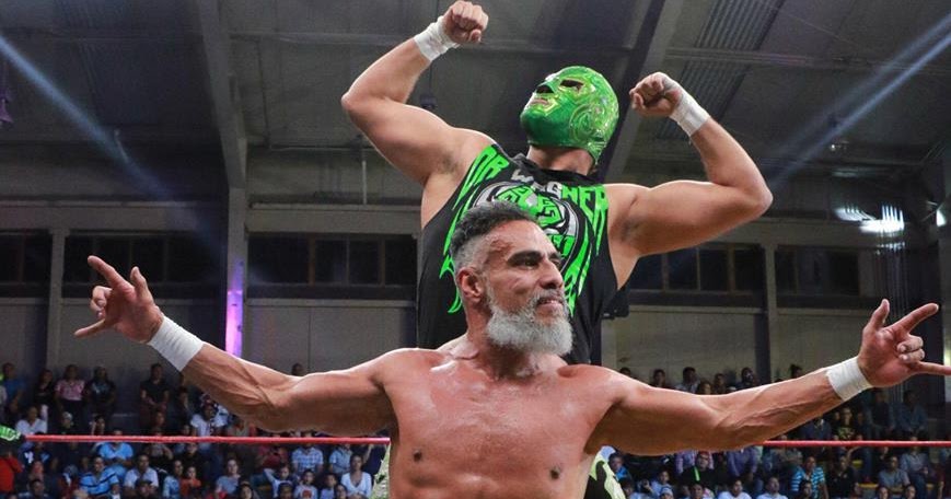 Luchadores de Lucha Libre Rey Wagner and El Hijo de Dr. Wagner Jr