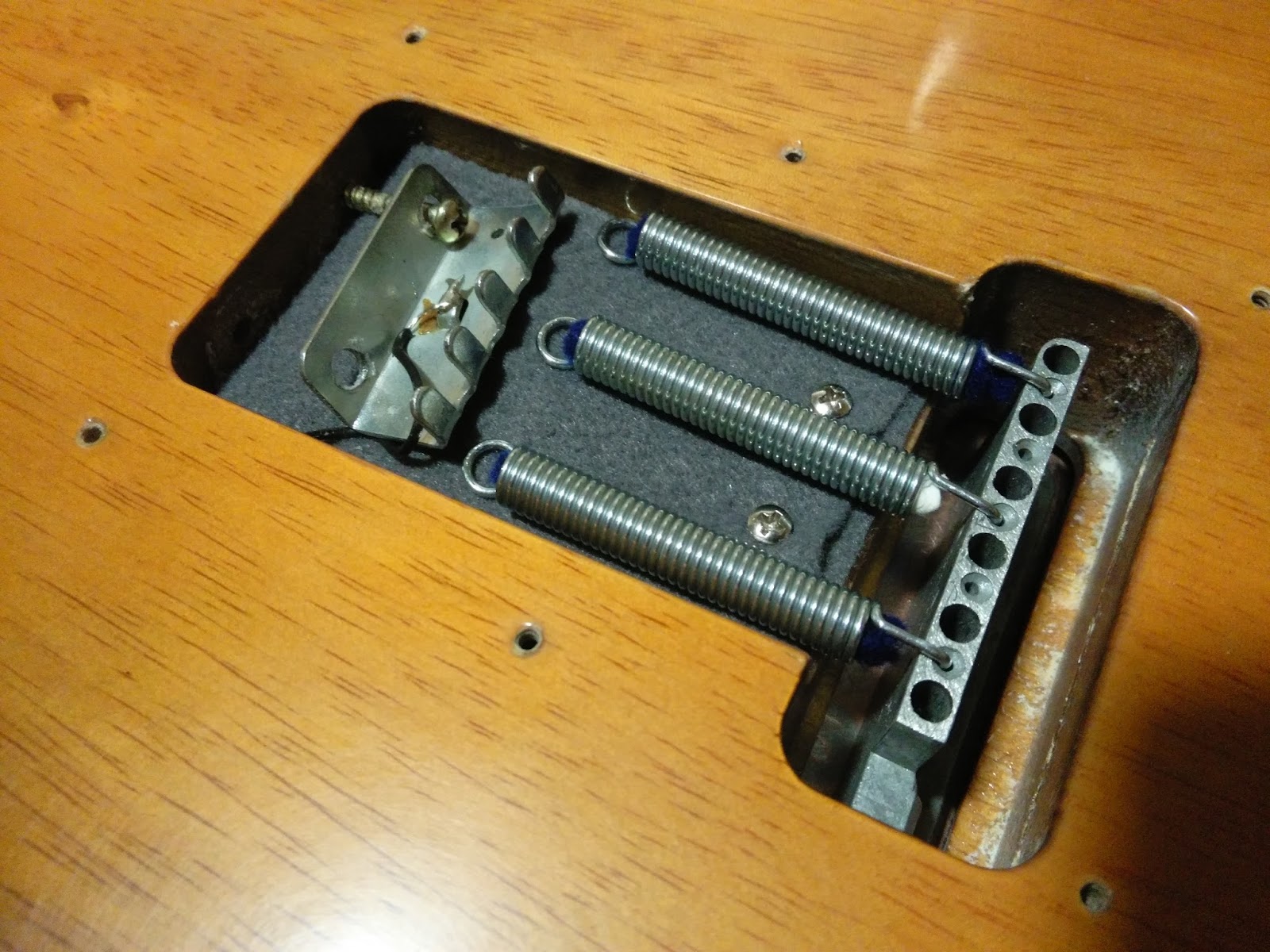 [Mattwins] How to dampen Strat tremolo springs