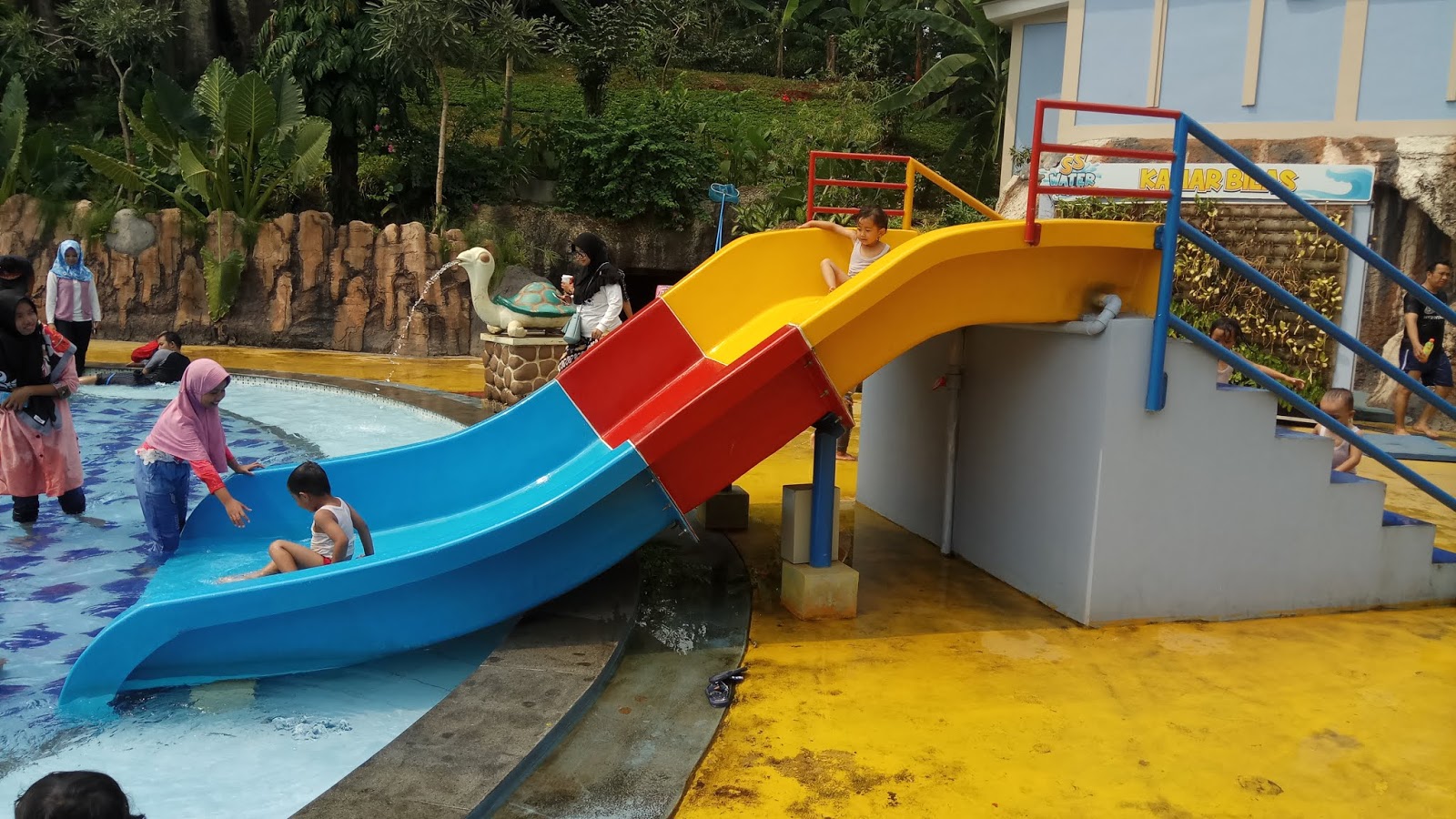 Buku Harian Anak Anak Ss Waterpark Tmii Kolam Renangnya Anak Anak Banget
