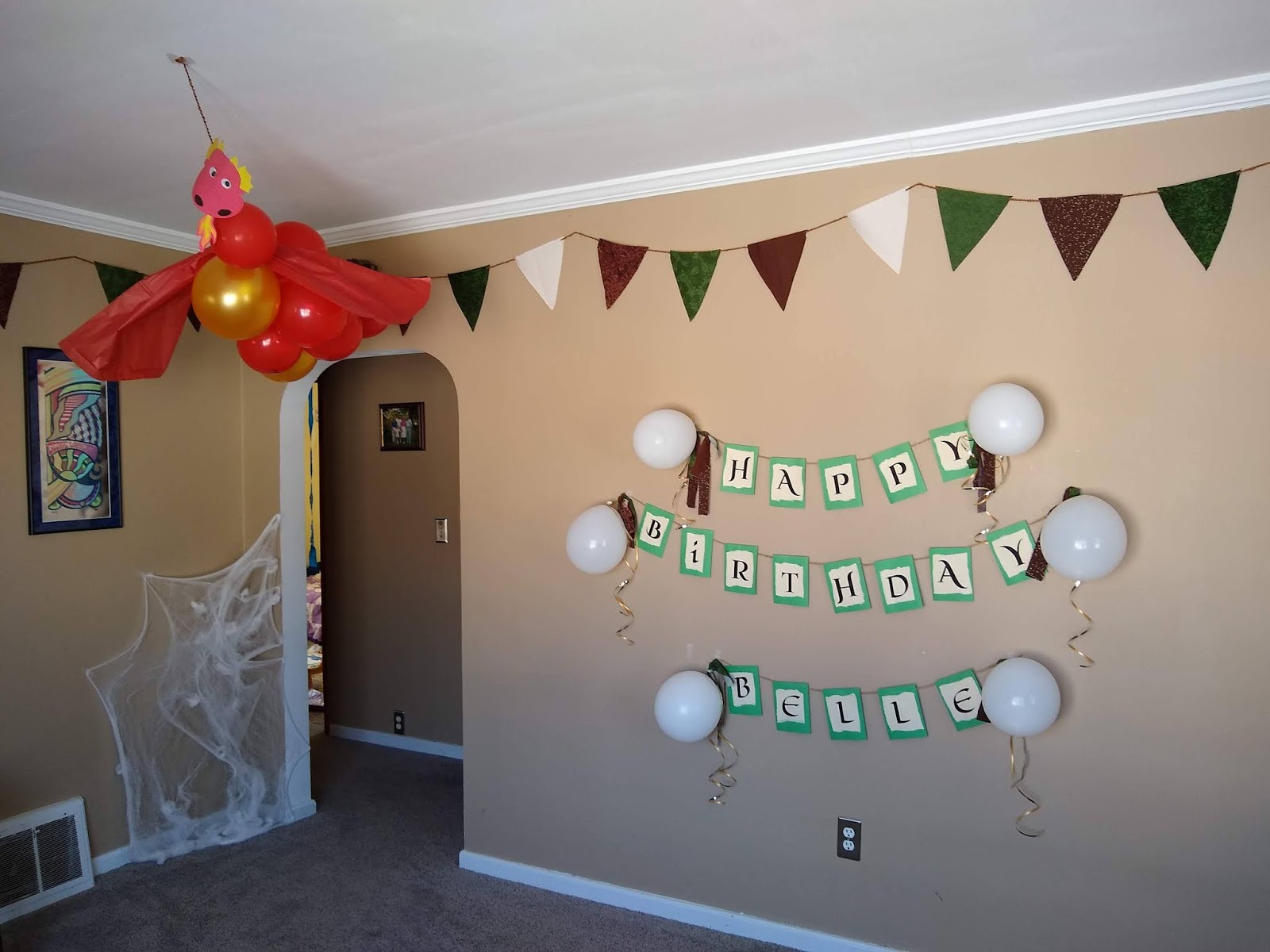 Go 'n Tell: A Hobbit Birthday: Middle Earth Party Decor & FREE Invitations  Template