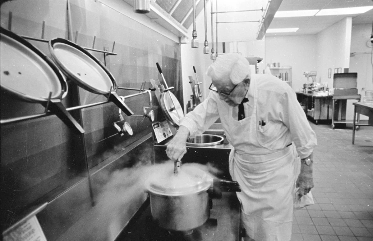 La historia de Harland Sanders, fundador de KFC