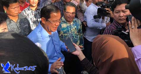 Momen Saat PM Kamboja Hun Sen Hadir Berikan Hak Suara di Pemilu Kamboja Momen Saat PM Kamboja Hun Sen Hadir Berikan Hak Suara di Pemilu Kamboja
