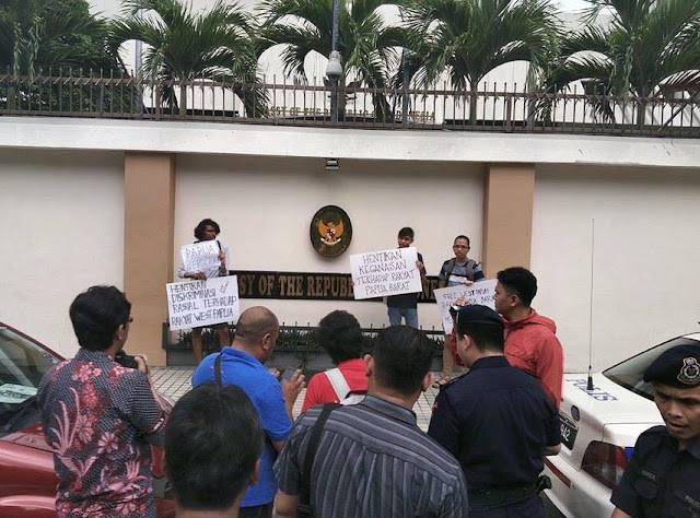 Socialist Alternative dan PPR Aksi depan Kedubes indonesia di Malasya Tuntut Kemerdekaan Papua