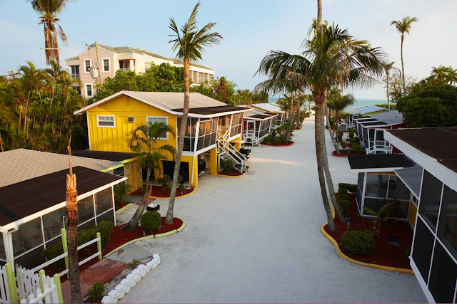 Discover Beachview Cottages of Sanibel, the beachfront hotel accommodations with amenities including a pool, located directly on the Gulf of Mexico.