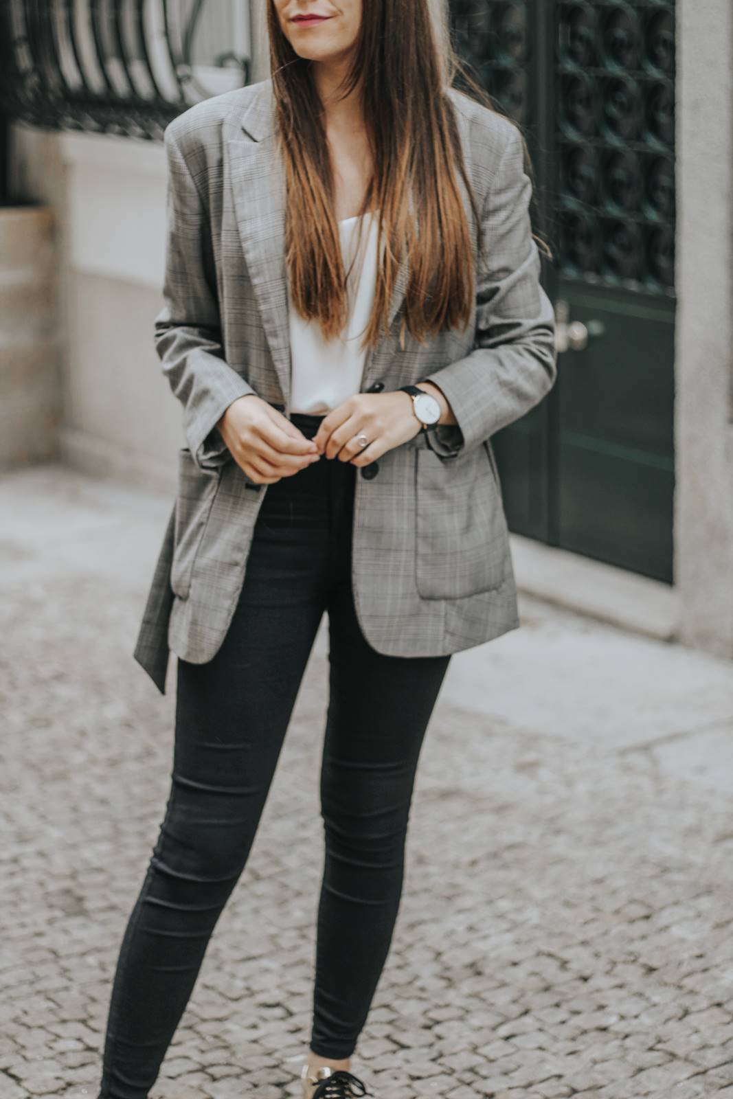 outfit_check_blazer_golden_sneakers