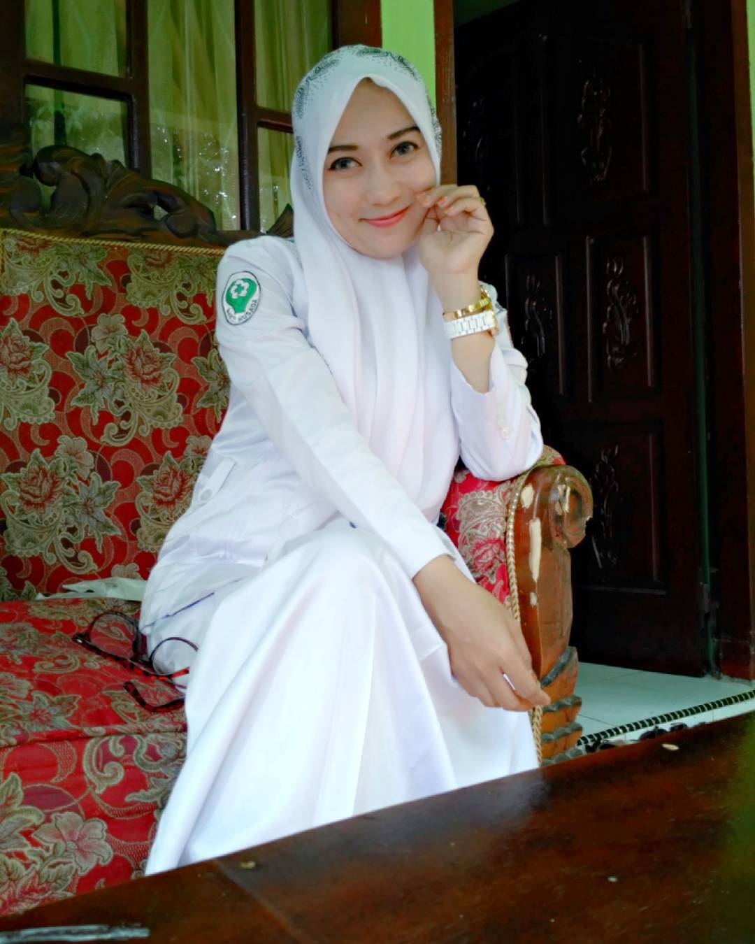 Kumpulan foto lengkap ibu bidan cantik new - CantikaMagz