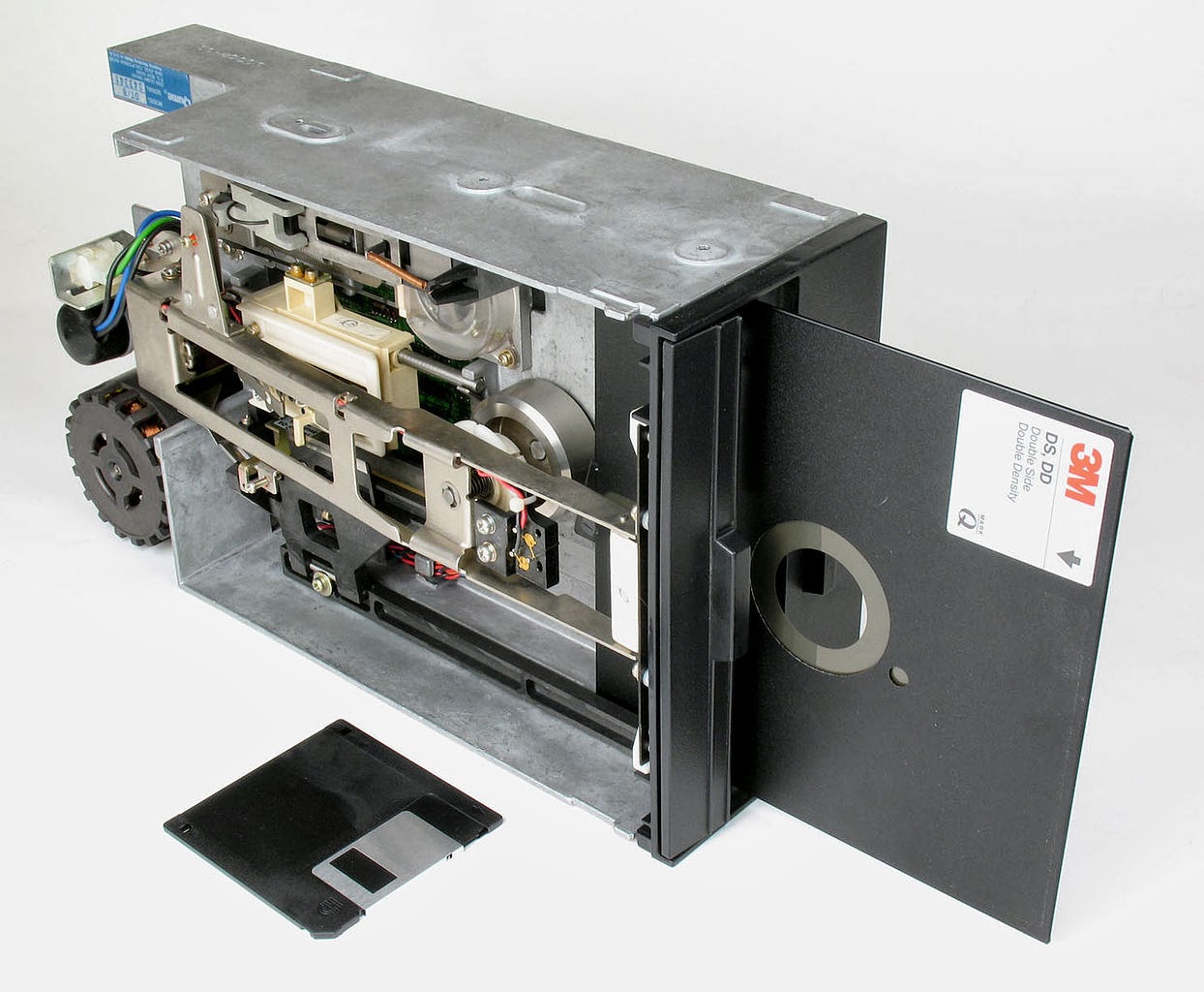 1971 Εύκαμπτος δίσκος (Floppy disk) Ιστορία των υπολογιστών