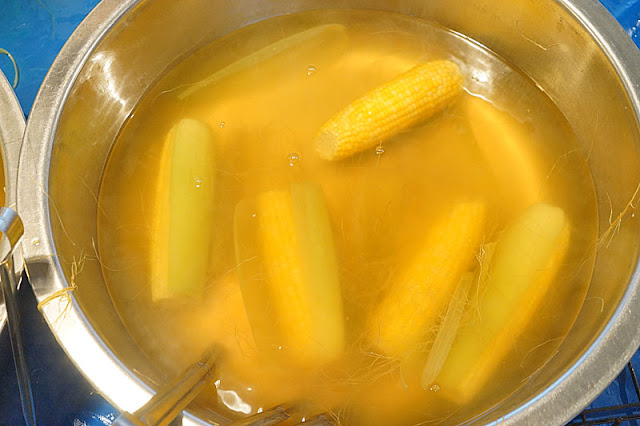 太平新光黃昏市場美食│沒有名稱卻飛高高的甜玉米一根只要20元