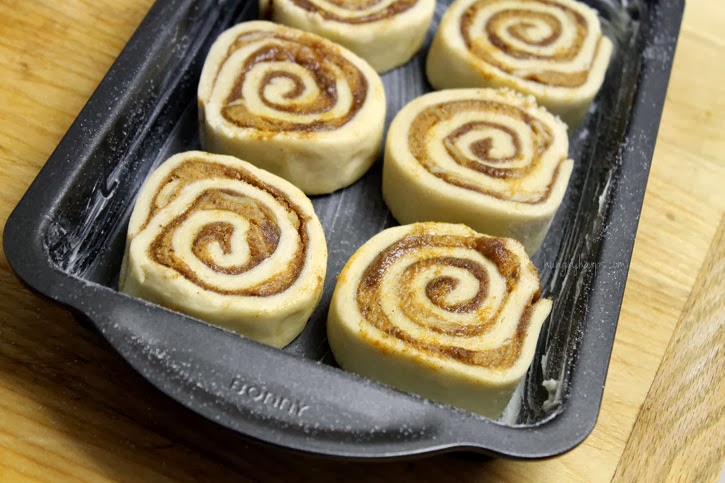 Hungry Harps: Leftover Pumpkin Pie Cinnamon Rolls {Good Cook #26