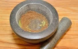 grinding-spices-for-nihari