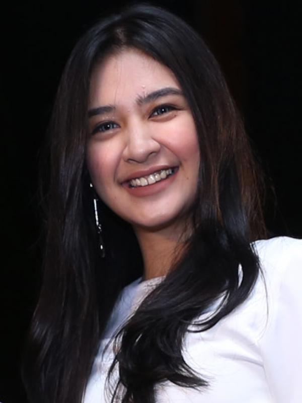 Biodata dan Profil Artis Mikha Tambayong Biodata dan Profil Artis Mikha Tambayong
