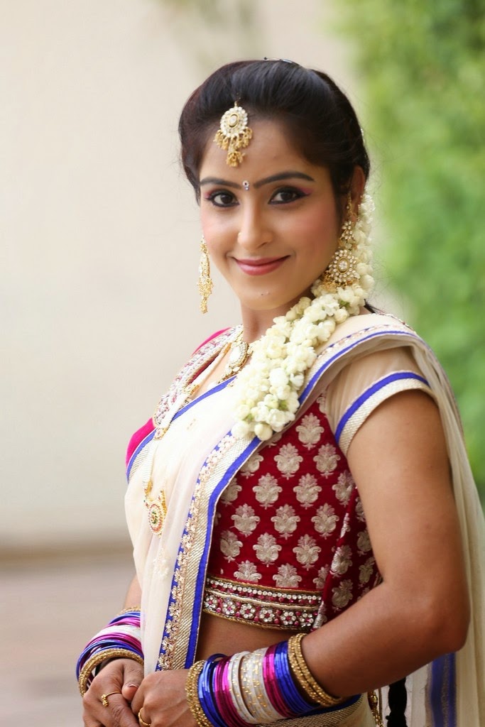 Sony_Gorgeous_Stills_in_saree%2819%29.jp