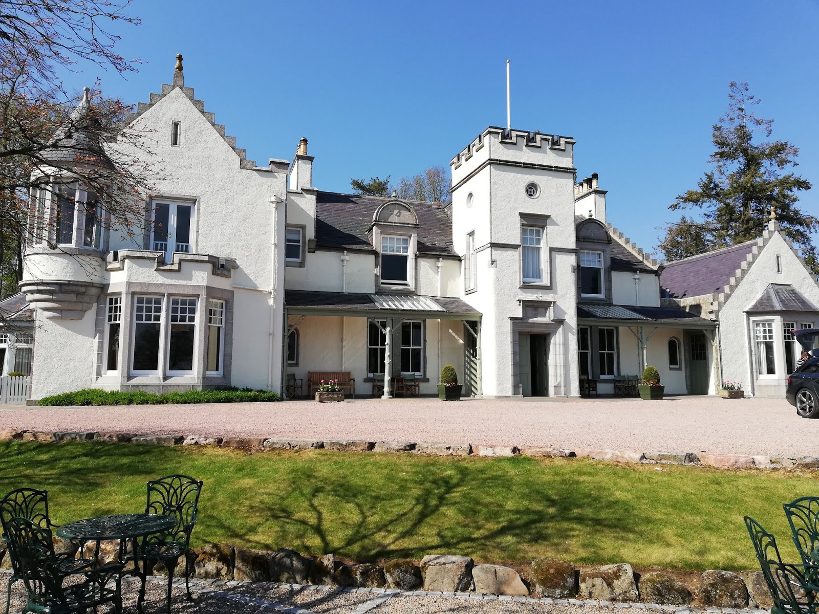 Review Douneside House, Aberdeenshire