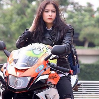 Jual Jaket Terbaru Semi Kulit Prilly Latuconsina