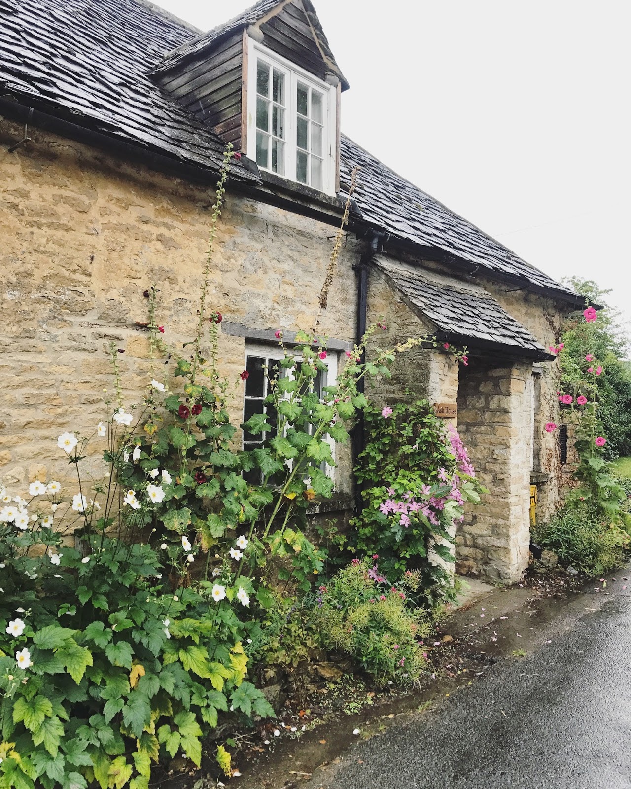 Travel Little Cotswold Cottage and Summer in The Cotswolds Roses