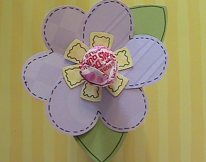 Lisa Loves Holidays How to Make a May Basket