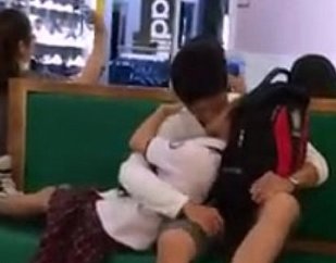 คลิปแอบถ่ายนักเรียนม.ปลายเวียดนามกอดจูบพลอดรักกันดูดดื่ม คนนี้เย็ดแน่นอน