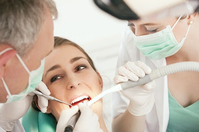 Điều trị tủy khi chân răng bị cong có khó không?