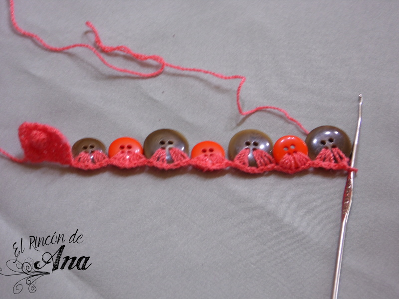 Pulsera tejida a ganchillo