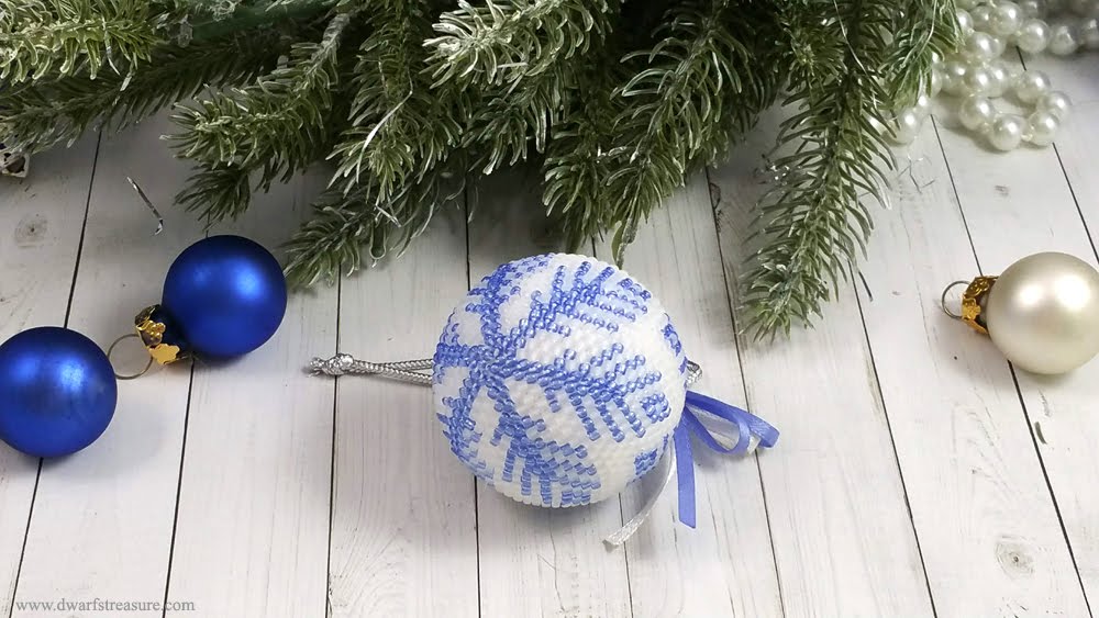 Adorable blue and white Christmas baubles