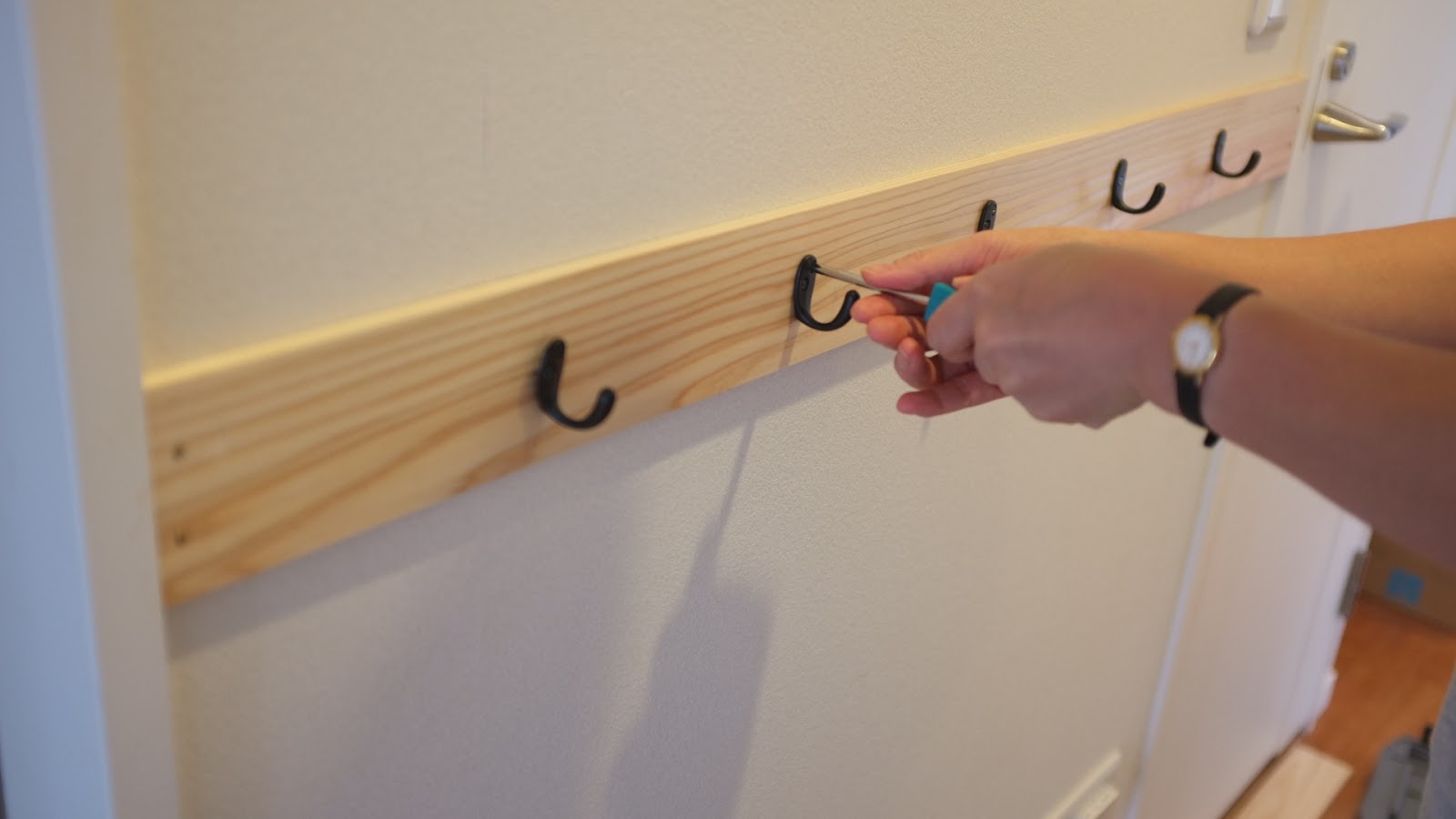 イワタ日記 DIY 壁にフックを取り付ける