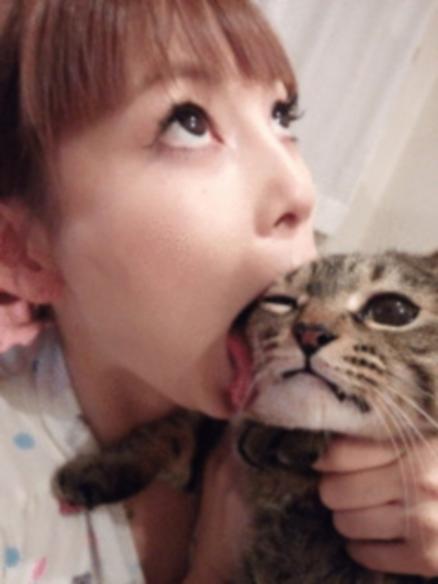 Pussy Licking Cat 112